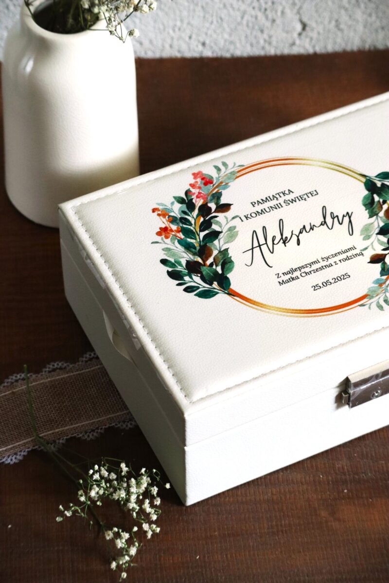 Kuferek szkatułka na biżuterię z okazji I Komunii Świętej