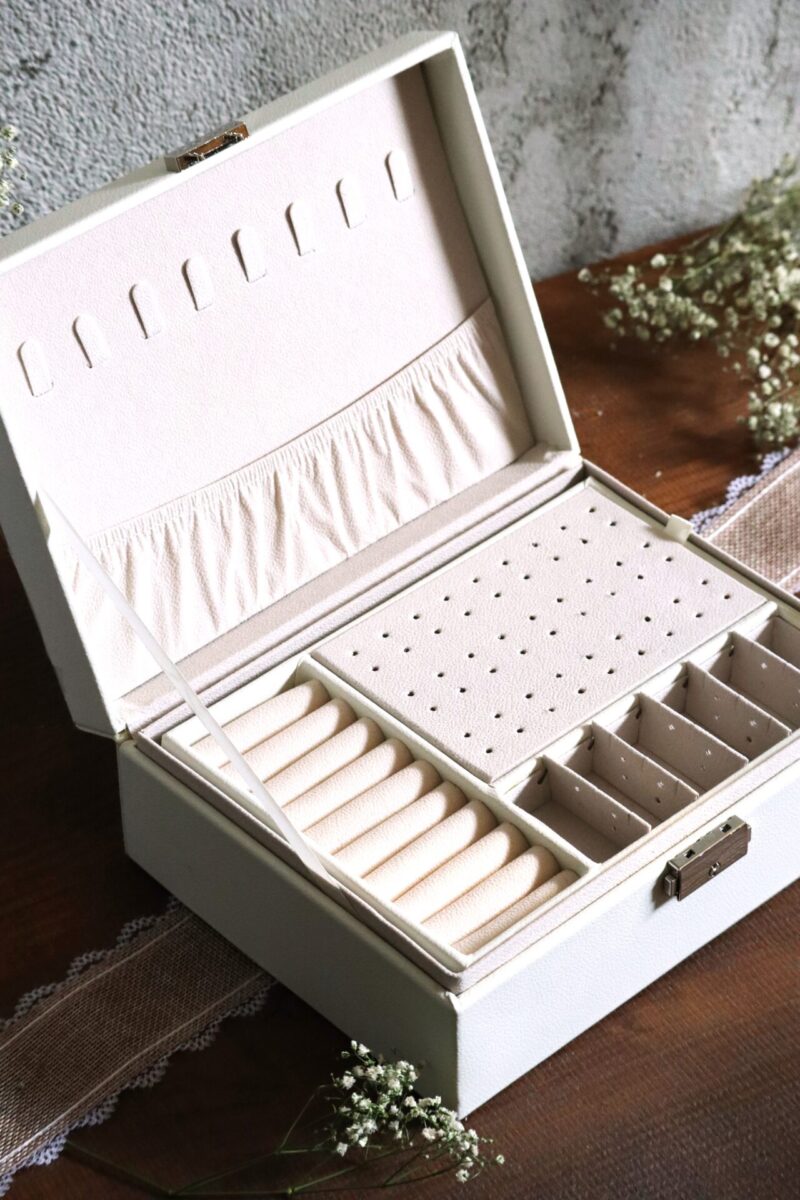 Kuferek szkatułka na biżuterię z okazji I Komunii Świętej