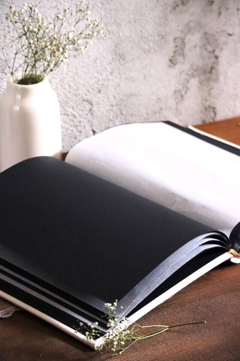 Duży album komunijny z dedykacją