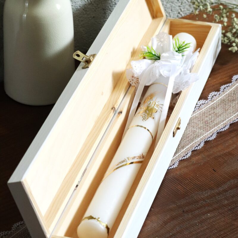 Białe pudełko na świecę komunijną lub gotowy zestaw ze świecą