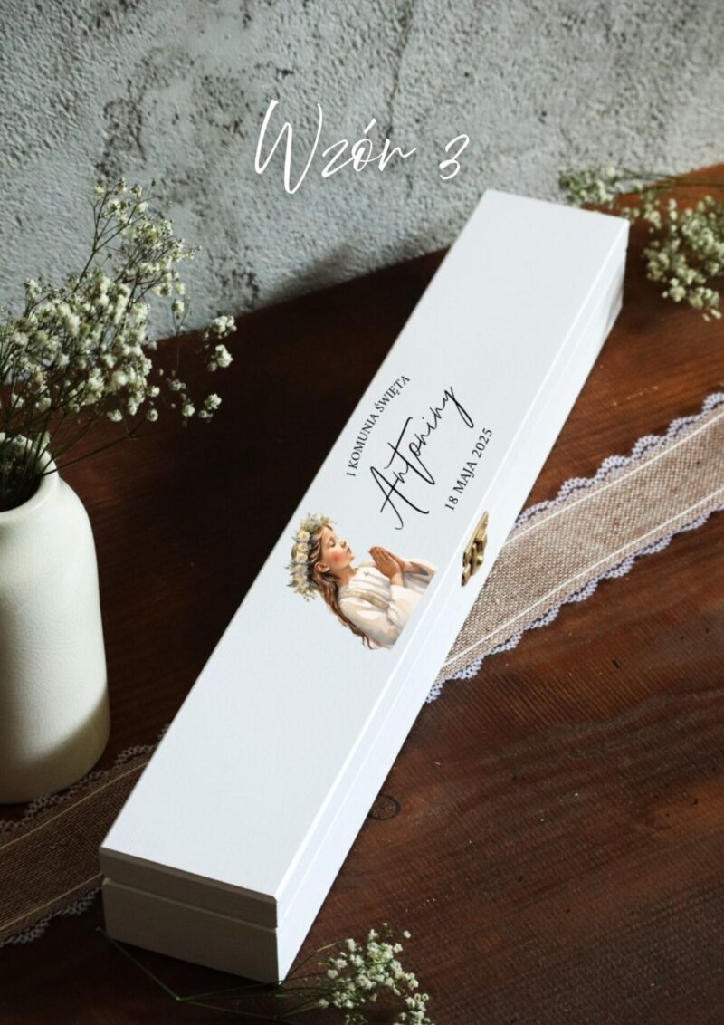 Białe pudełko na świecę komunijną lub gotowy zestaw ze świecą