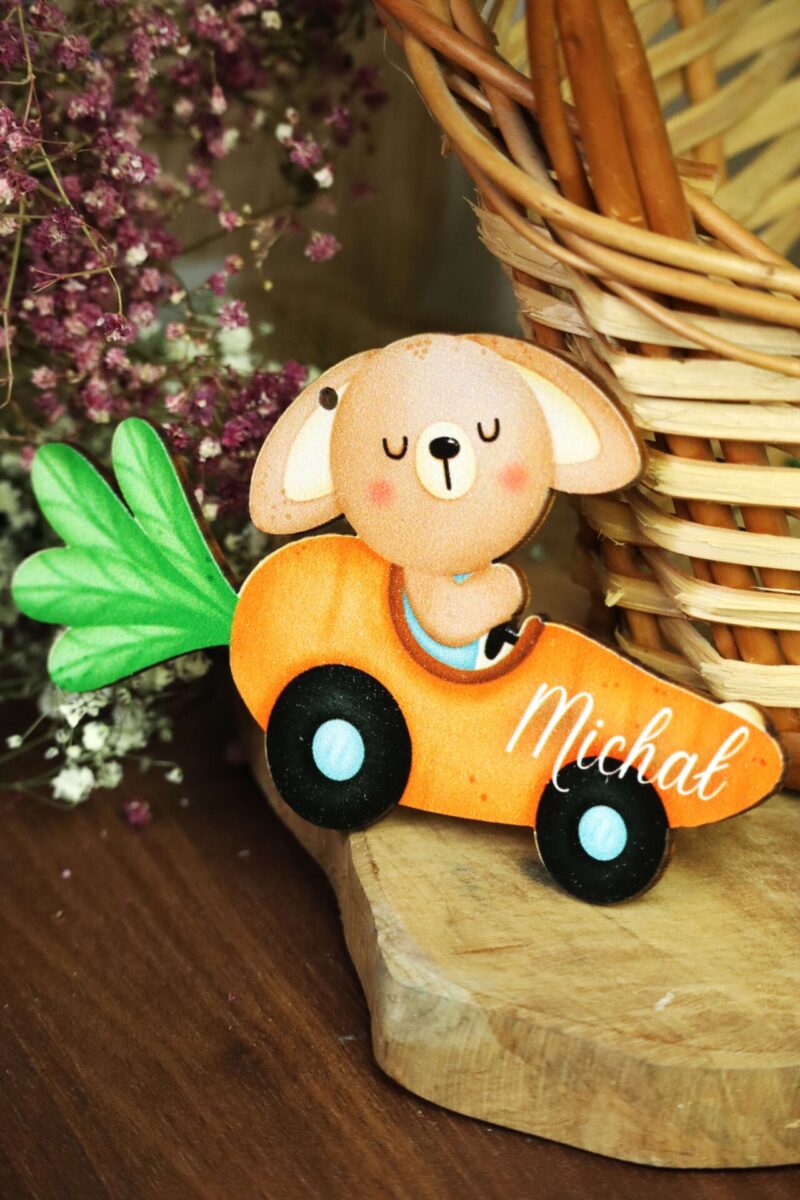 Zawieszka z imieniem zając z marchewką