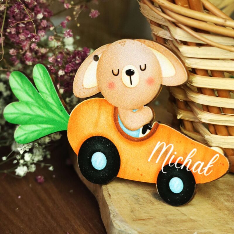 Zawieszka z imieniem zając z marchewką