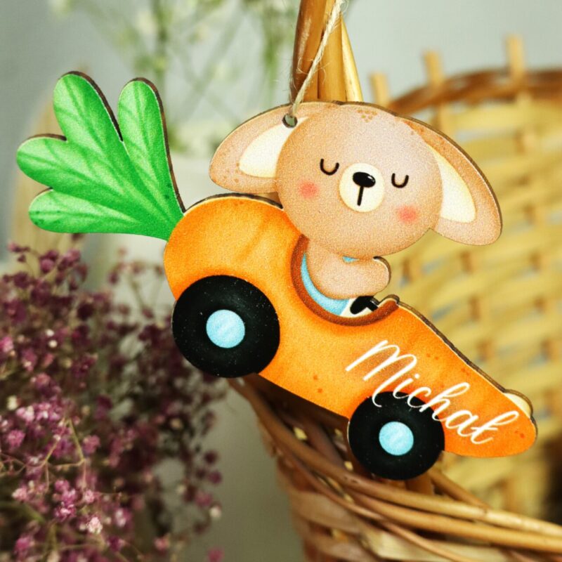 Zawieszka z imieniem zając z marchewką