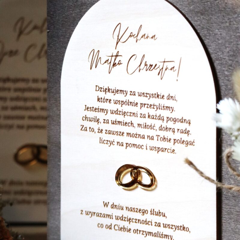 Drewniana statuetka z bukietem kwiatów Podziękowania ślubne