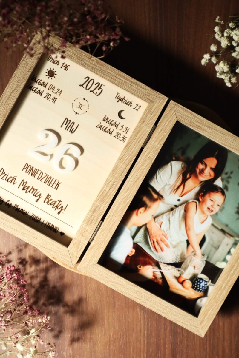 Podwójna ramka dla Mamy z kartką kalendarza