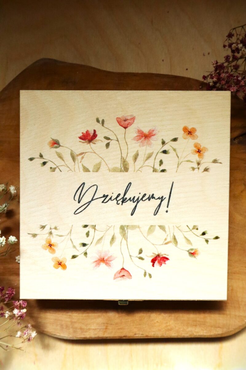 Podziękowania dla nauczyciela w formie pudełka ze złotym sercem