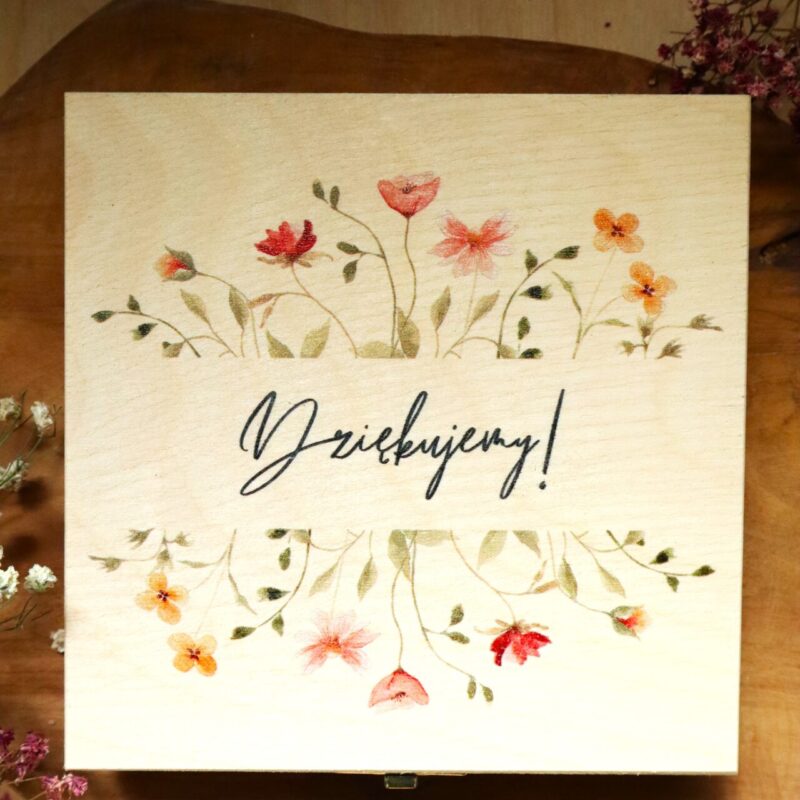 Podziękowania dla nauczyciela w formie pudełka ze złotym sercem