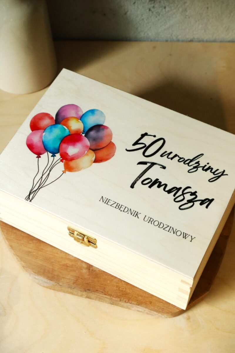 Pudełko urodzinowe z przegródkami
