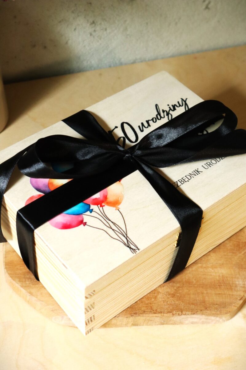 Pudełko urodzinowe z przegródkami