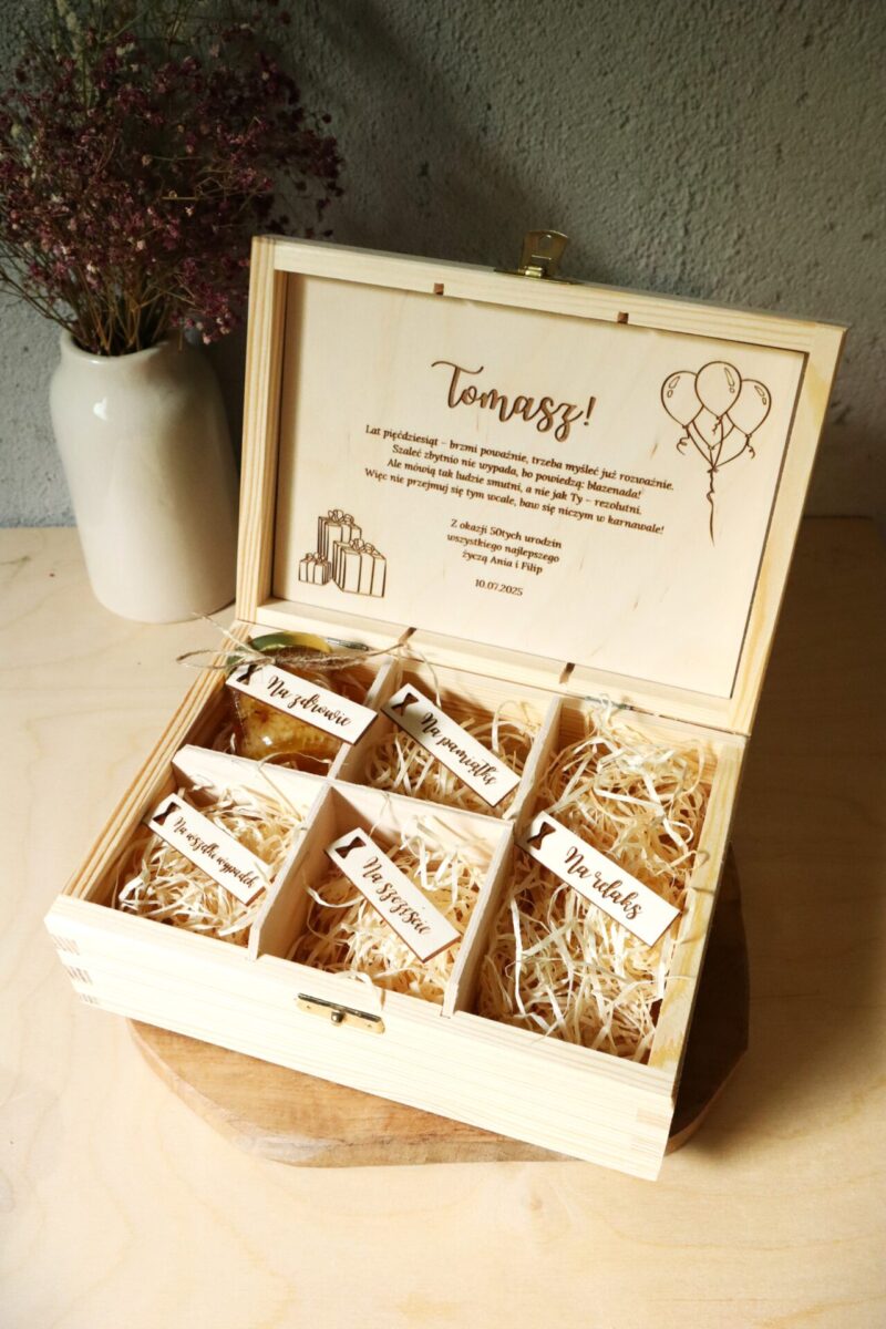 Pudełko urodzinowe z przegródkami