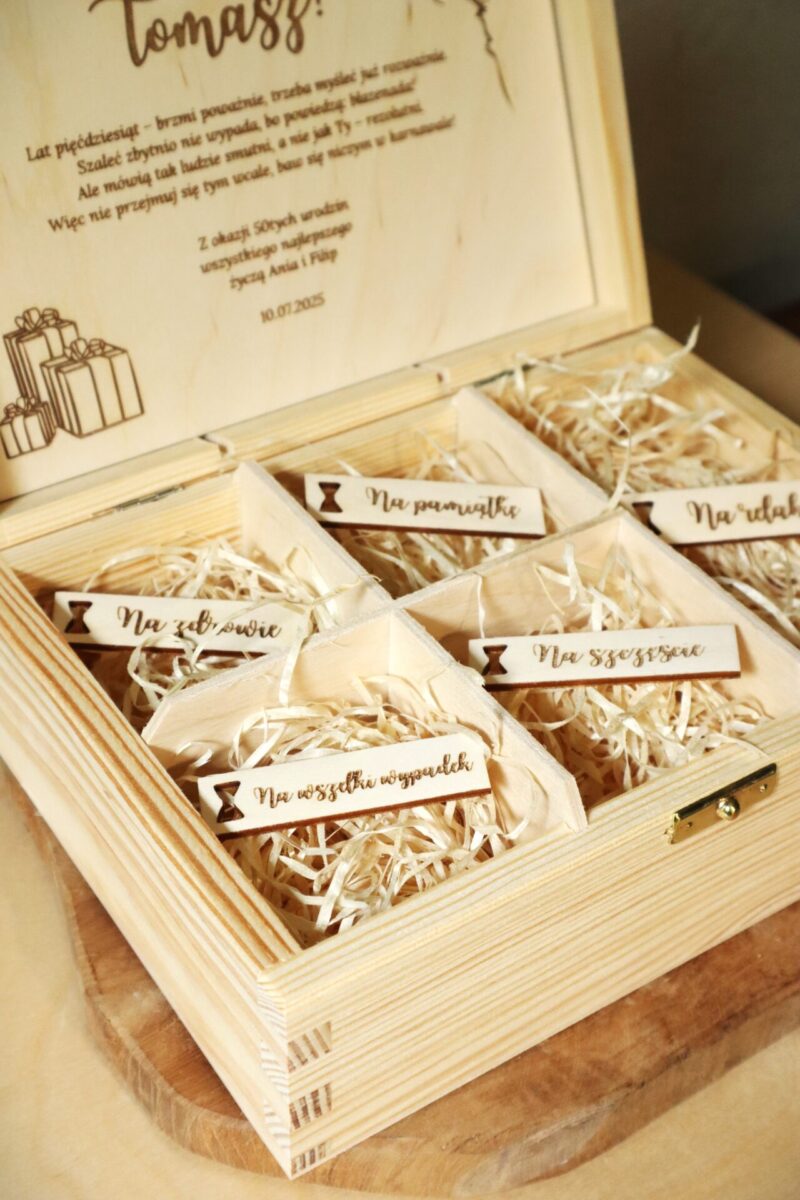 Pudełko urodzinowe z przegródkami