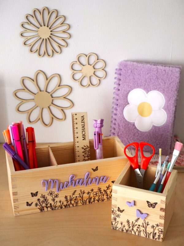 Zestaw organizerów na biurko z imieniem Motylki