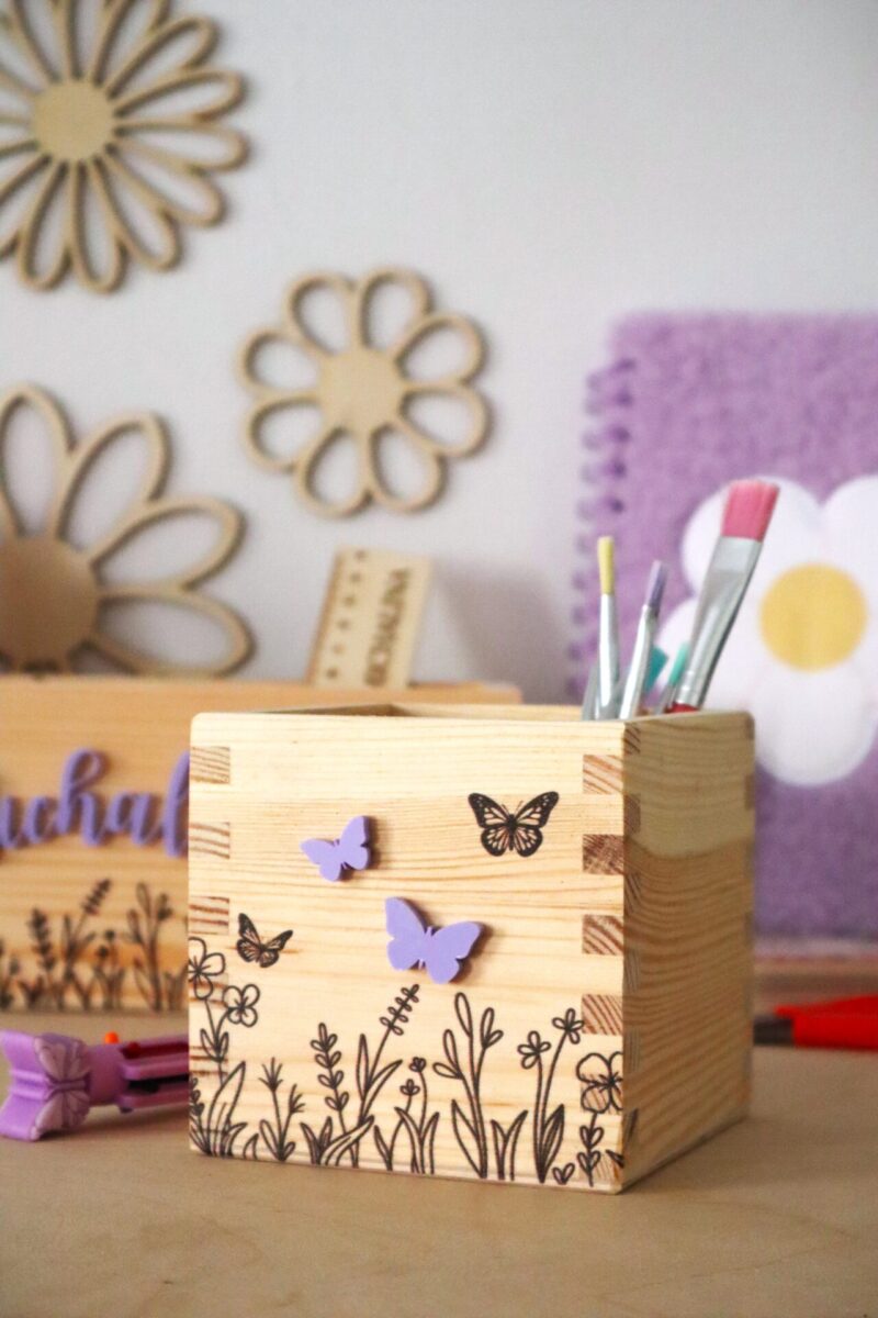 Zestaw organizerów na biurko z imieniem Motylki