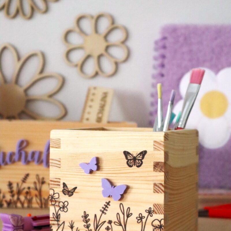Zestaw organizerów na biurko z imieniem Motylki