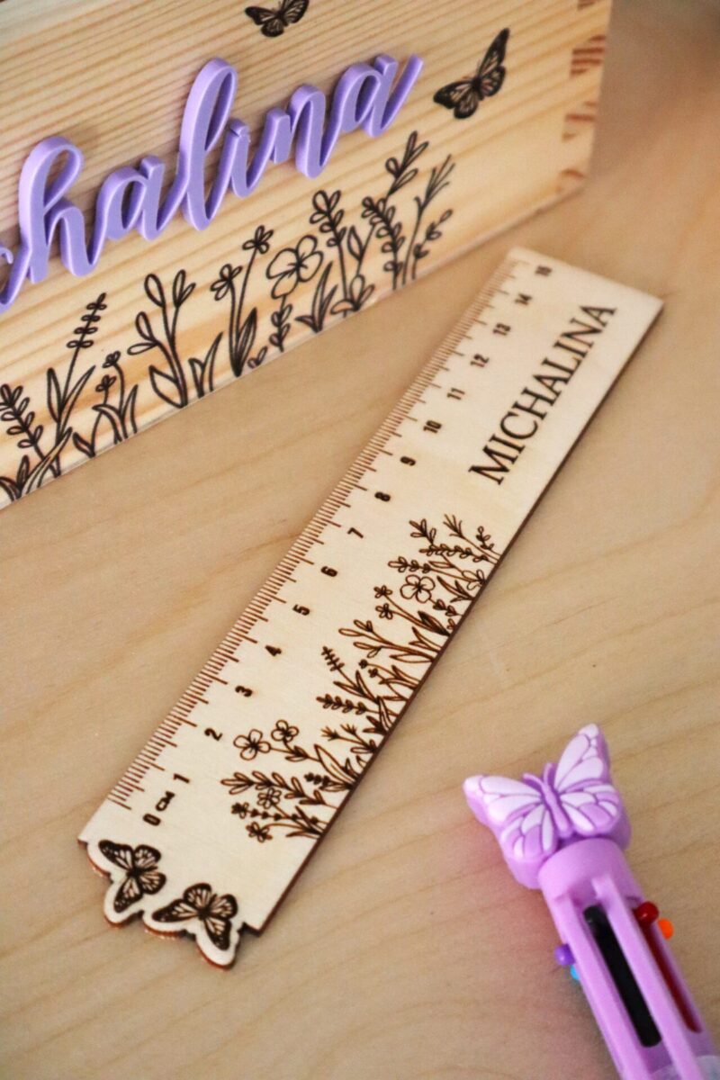 Zestaw organizerów na biurko z imieniem Motylki