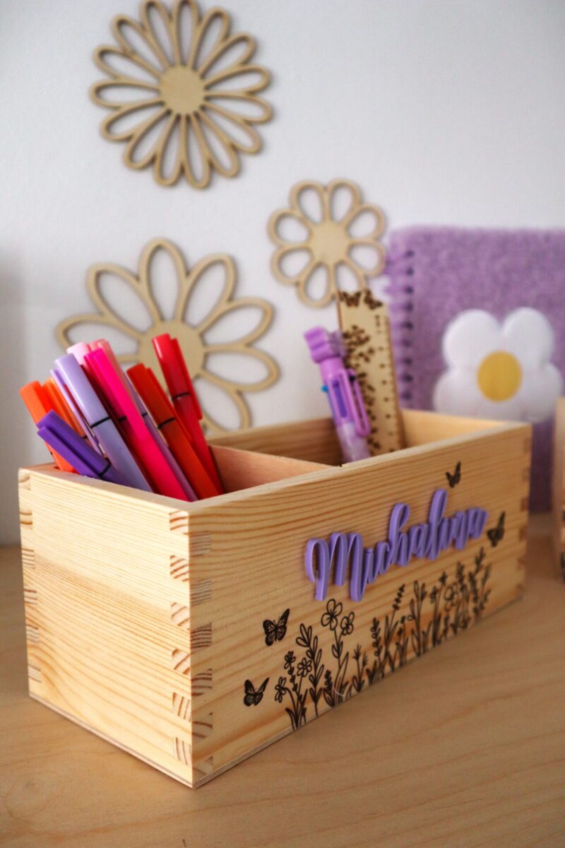 Zestaw organizerów na biurko z imieniem Motylki