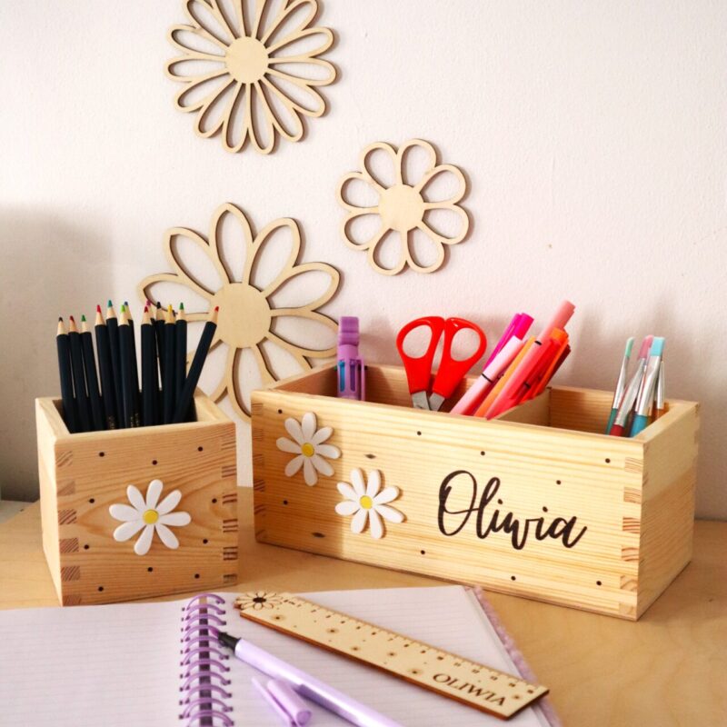 Zestaw organizerów na biurko z imieniem Stokrotki