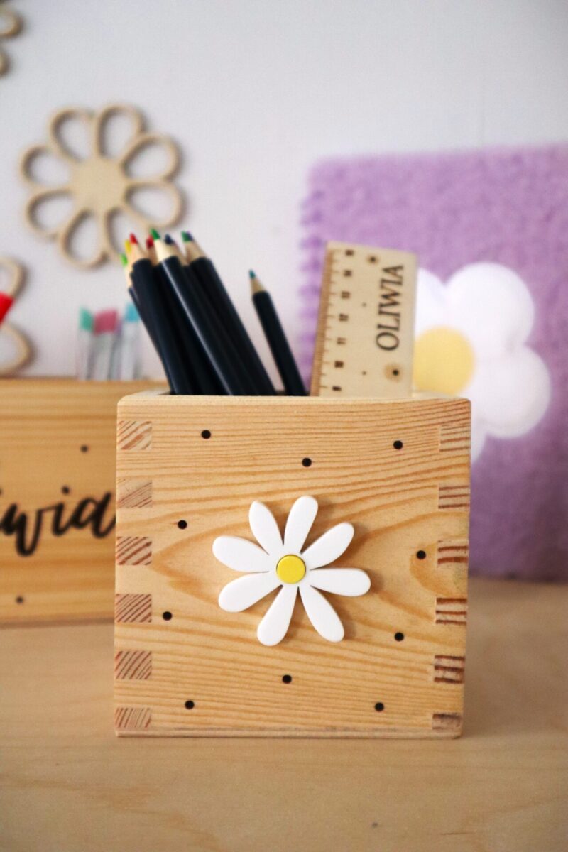 Zestaw organizerów na biurko z imieniem Stokrotki