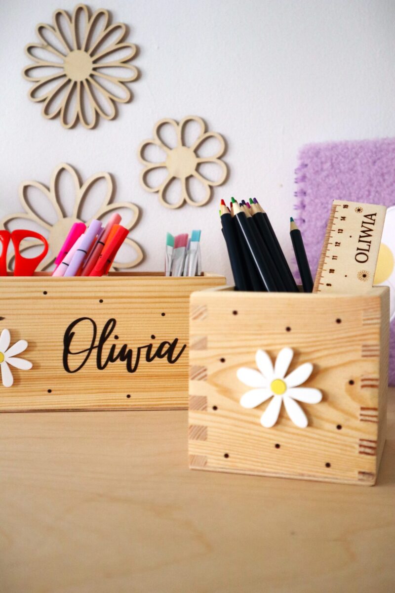 Zestaw organizerów na biurko z imieniem Stokrotki