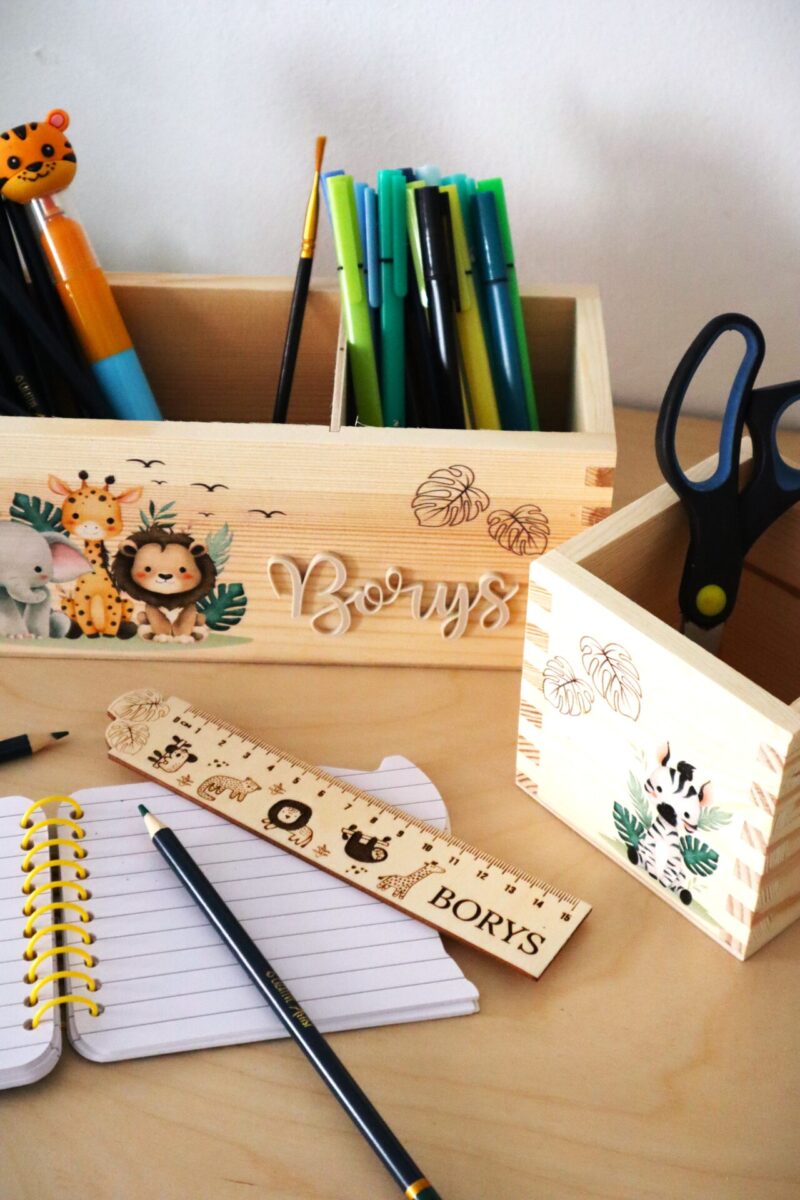 Zestaw organizerów na biurko z imieniem Safari