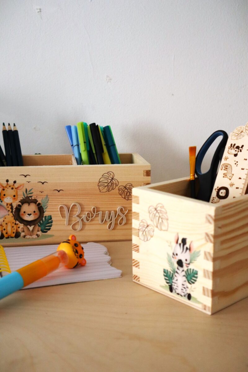 Zestaw organizerów na biurko z imieniem Safari