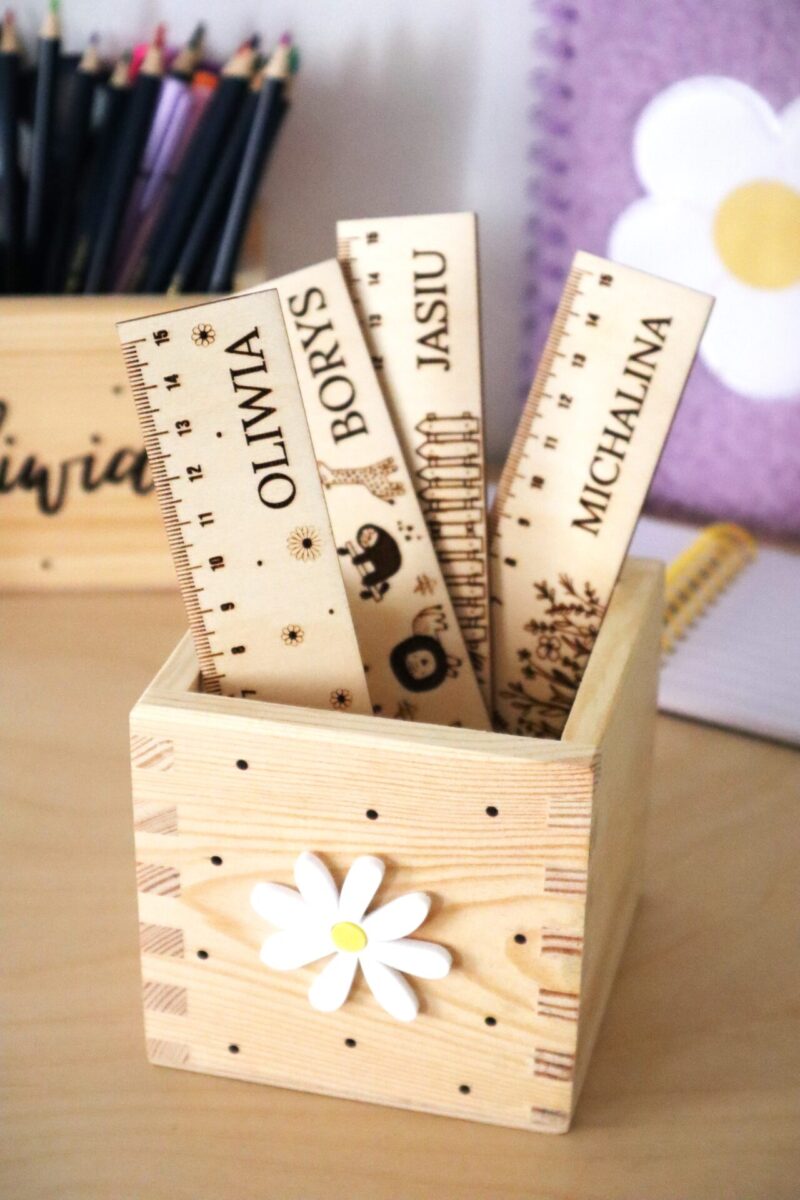 Drewniana linijka z imieniem