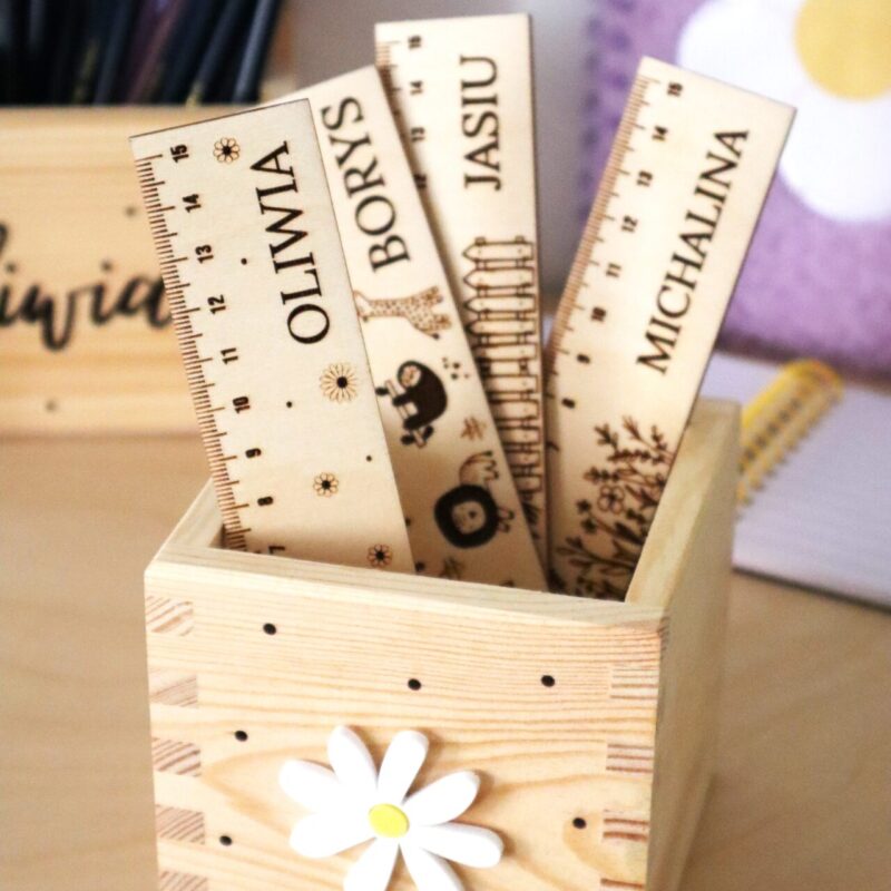 Drewniana linijka z imieniem