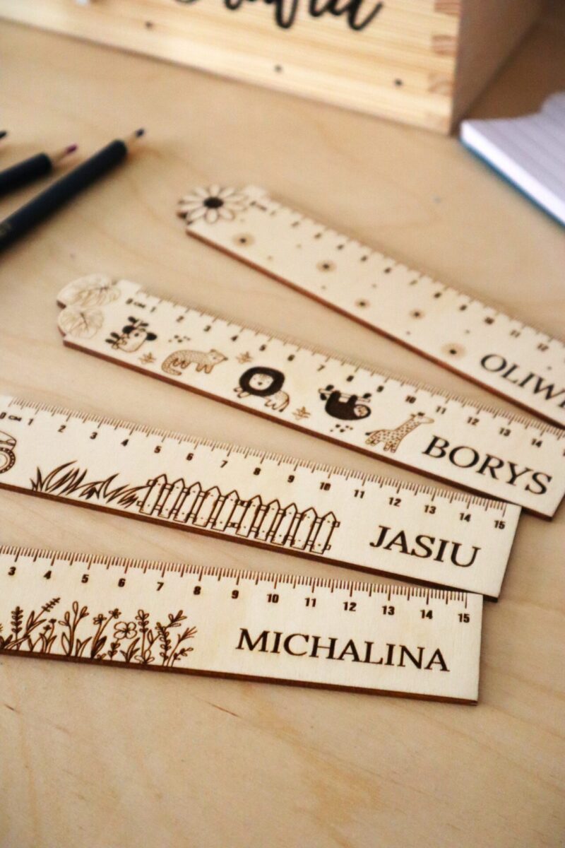 Drewniana linijka z imieniem
