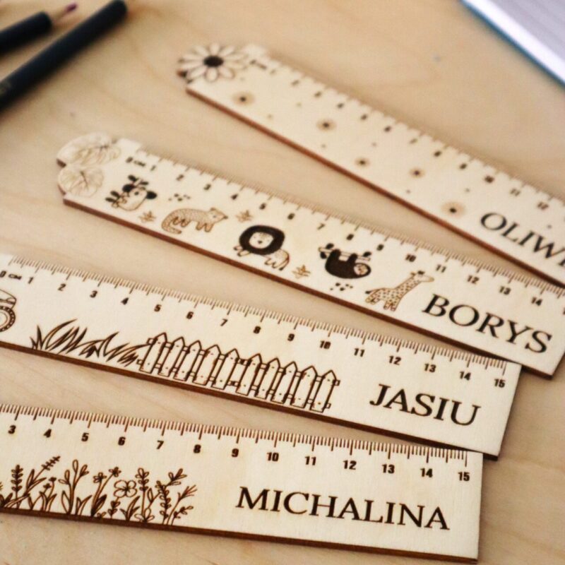 Drewniana linijka z imieniem