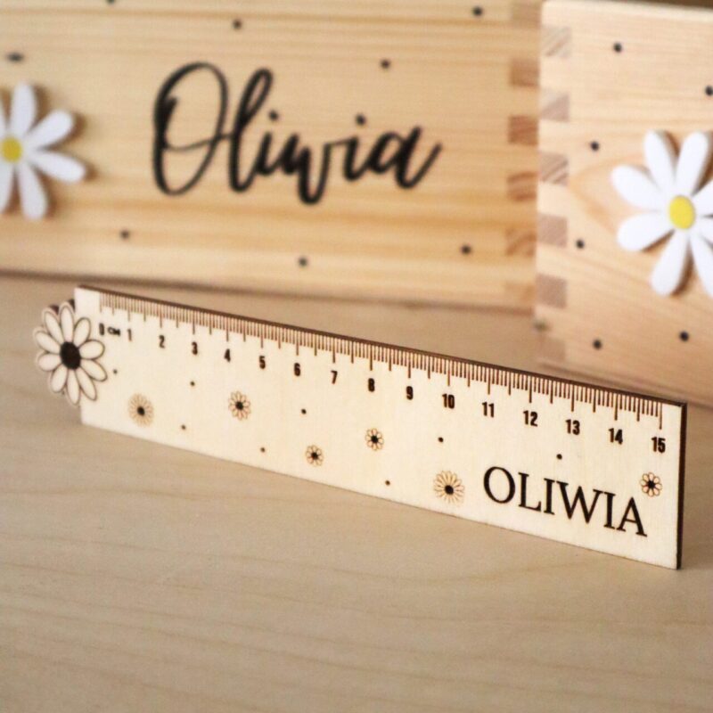Drewniana linijka z imieniem