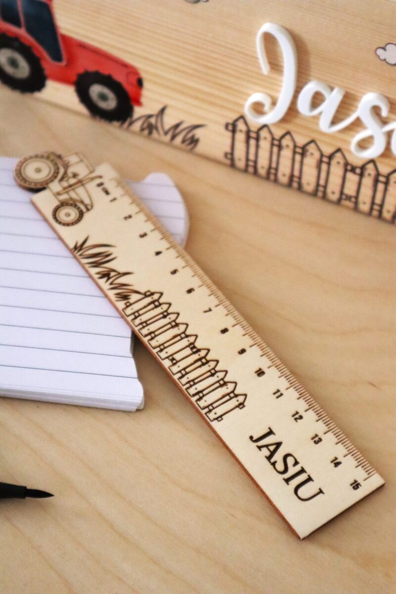 Drewniana linijka z imieniem