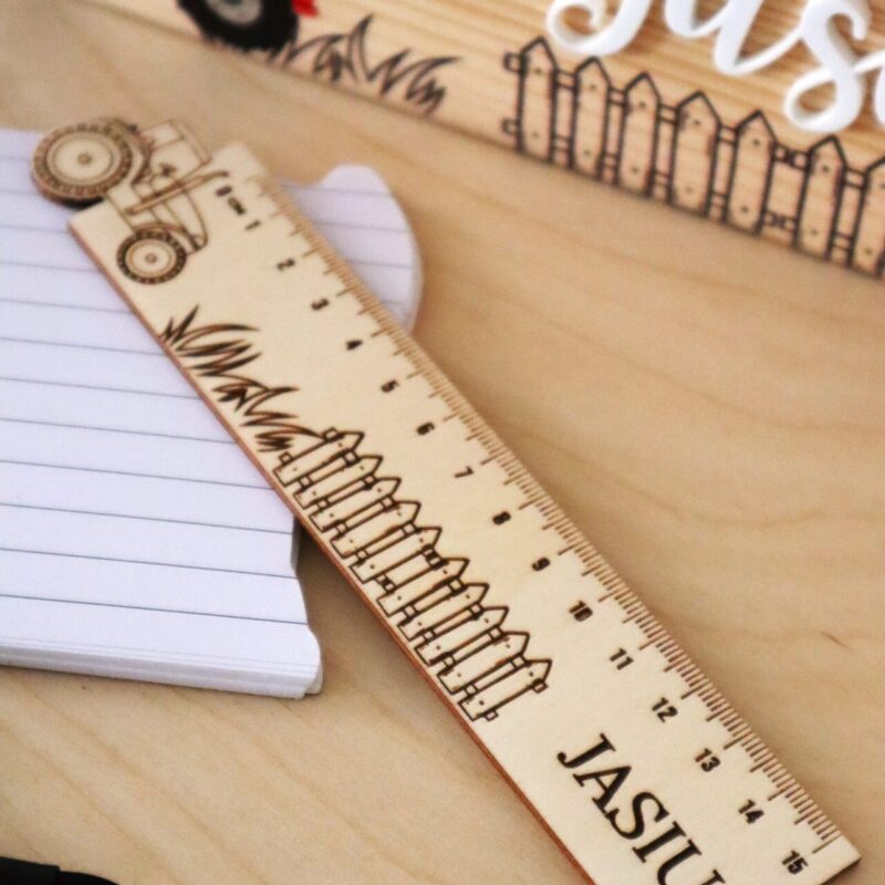 Drewniana linijka z imieniem