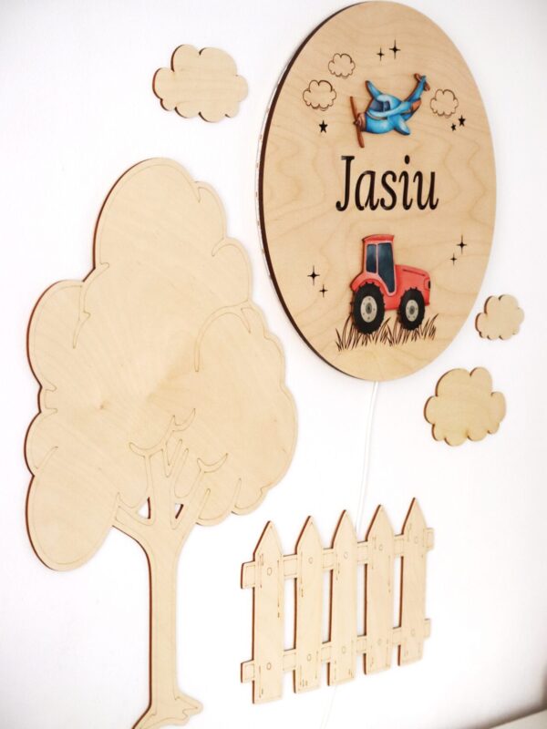 Drewniana dekoracja na ścianę Drzewko z płotkiem i chmurkami