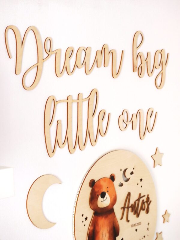 Drewniany napis na ścianę "Dream big little one"