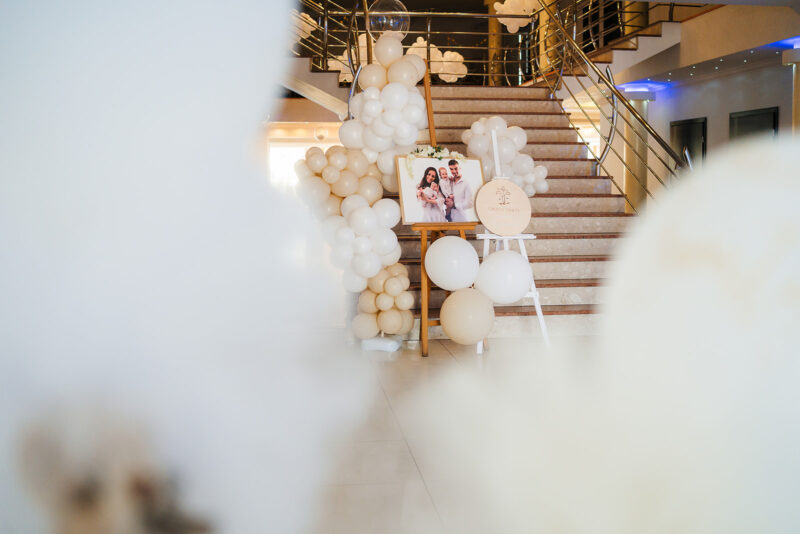 Okrągła tablica powitalna na Chrzest Święty