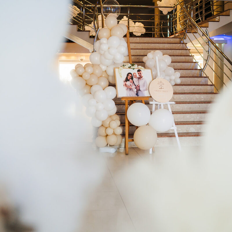 Okrągła tablica powitalna na Chrzest Święty