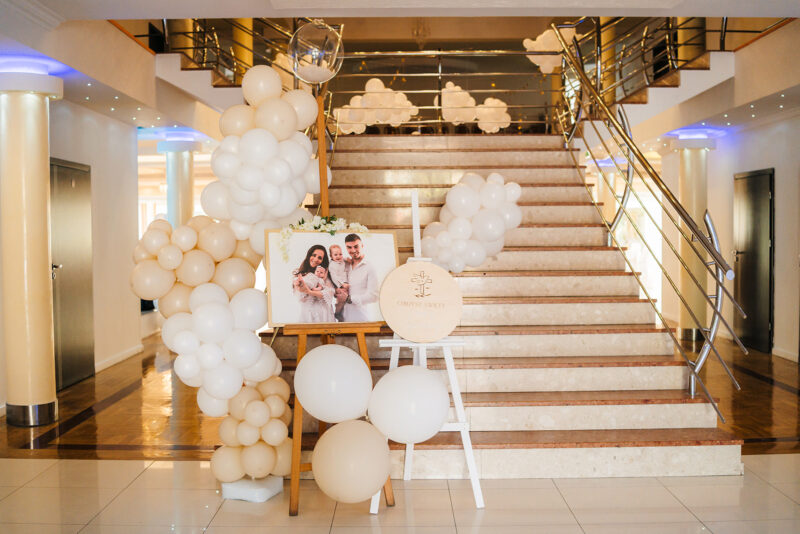 Okrągła tablica powitalna na Chrzest Święty