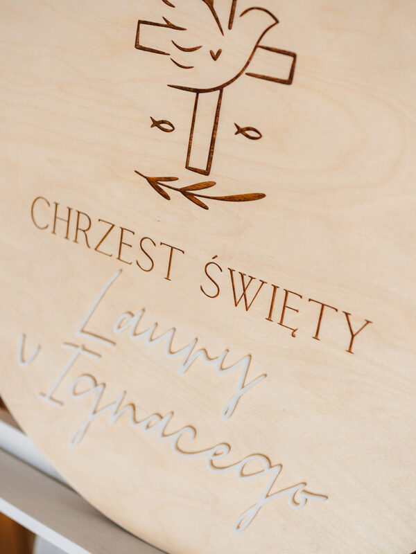 Okrągła tablica powitalna na Chrzest Święty