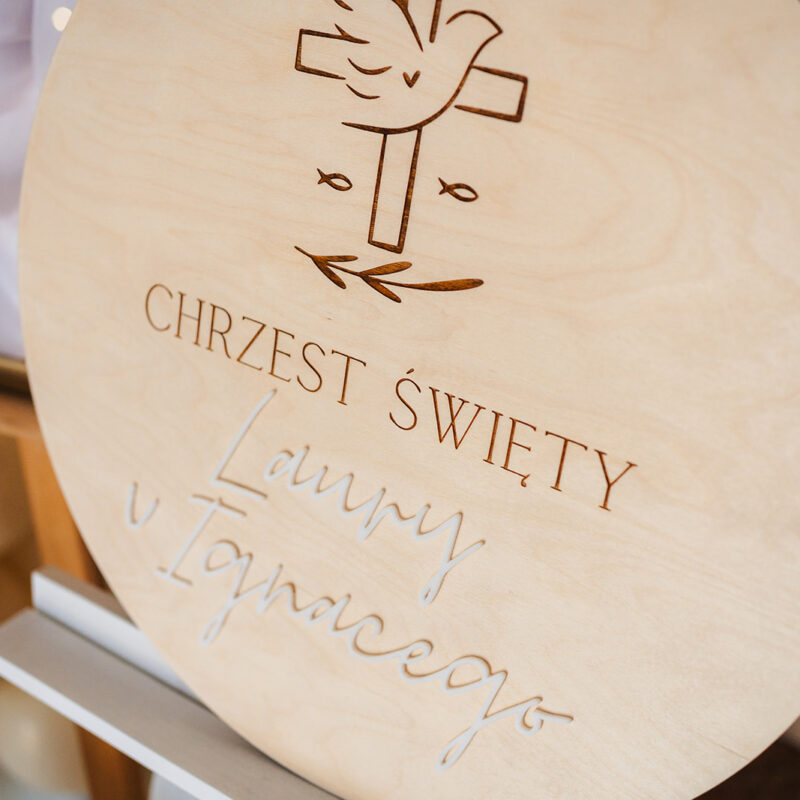 Okrągła tablica powitalna na Chrzest Święty