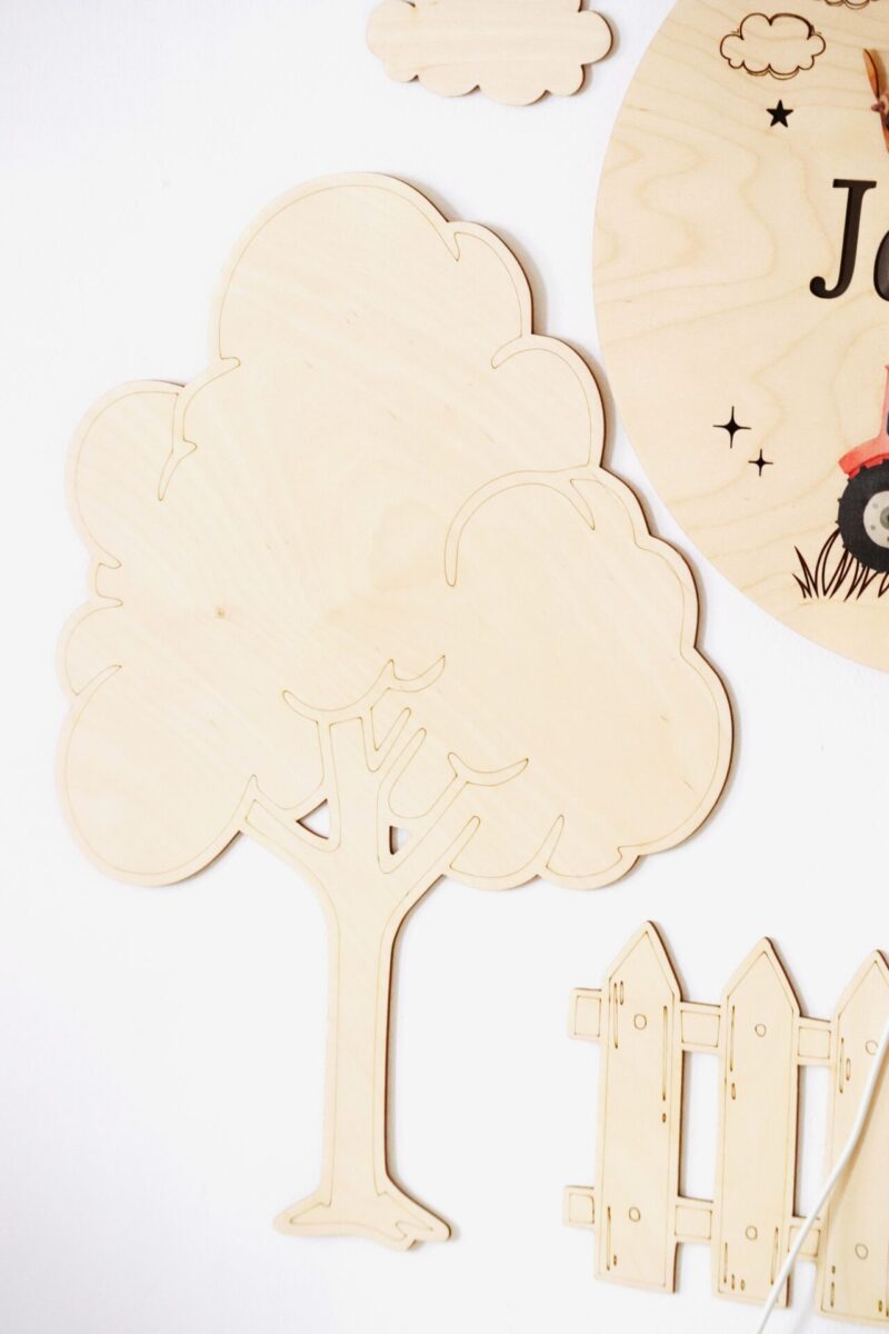 Drewniana dekoracja na ścianę Drzewko z płotkiem i chmurkami