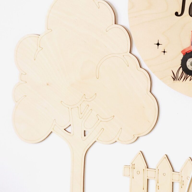 Drewniana dekoracja na ścianę Drzewko z płotkiem i chmurkami