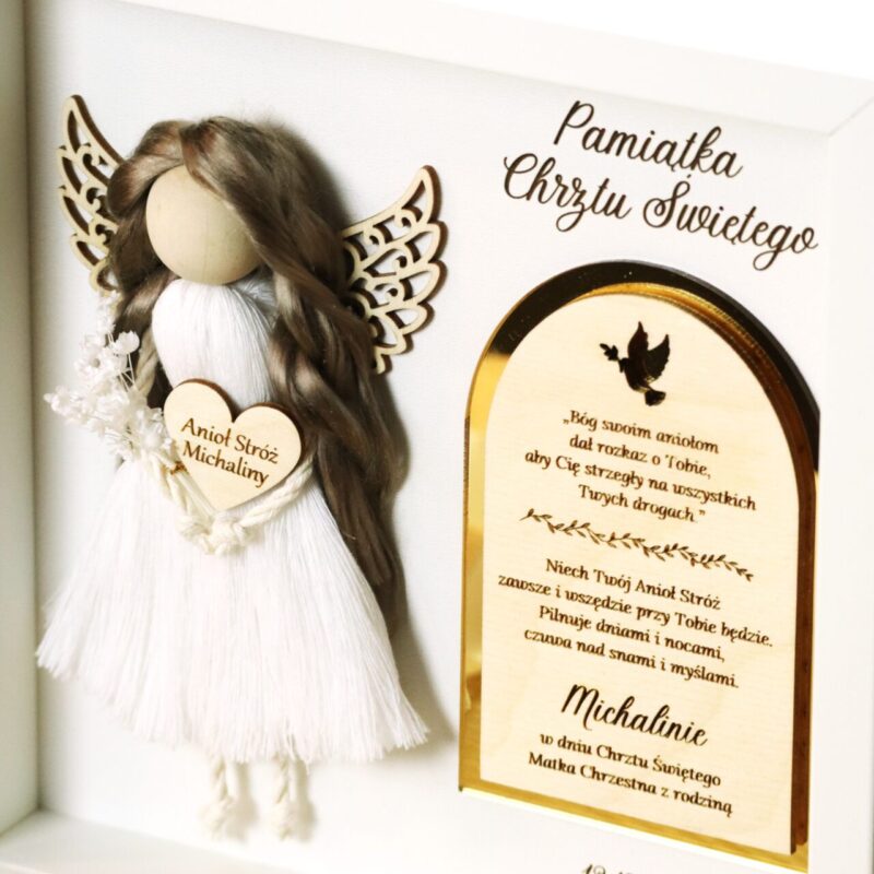 Anioł z makramy w ramce z okazji Chrztu Świętego I Komunii
