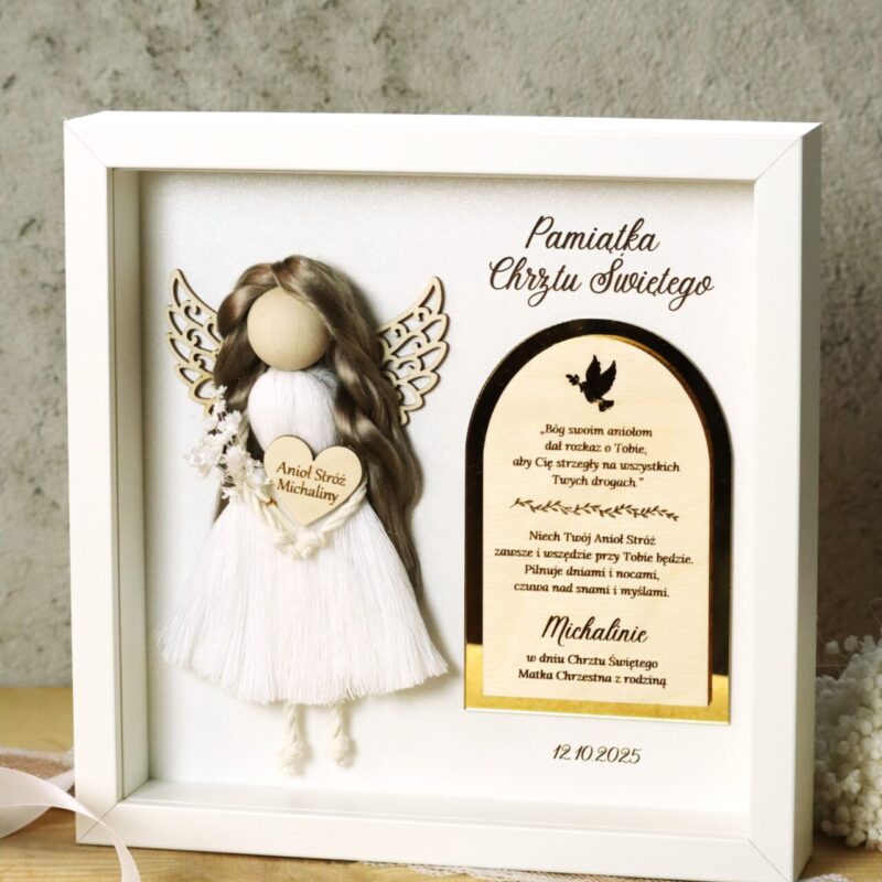 Anioł z makramy w ramce z okazji Chrztu Świętego I Komunii