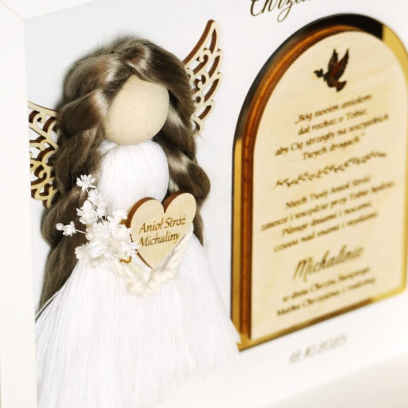 Anioł z makramy w ramce z okazji Chrztu Świętego I Komunii