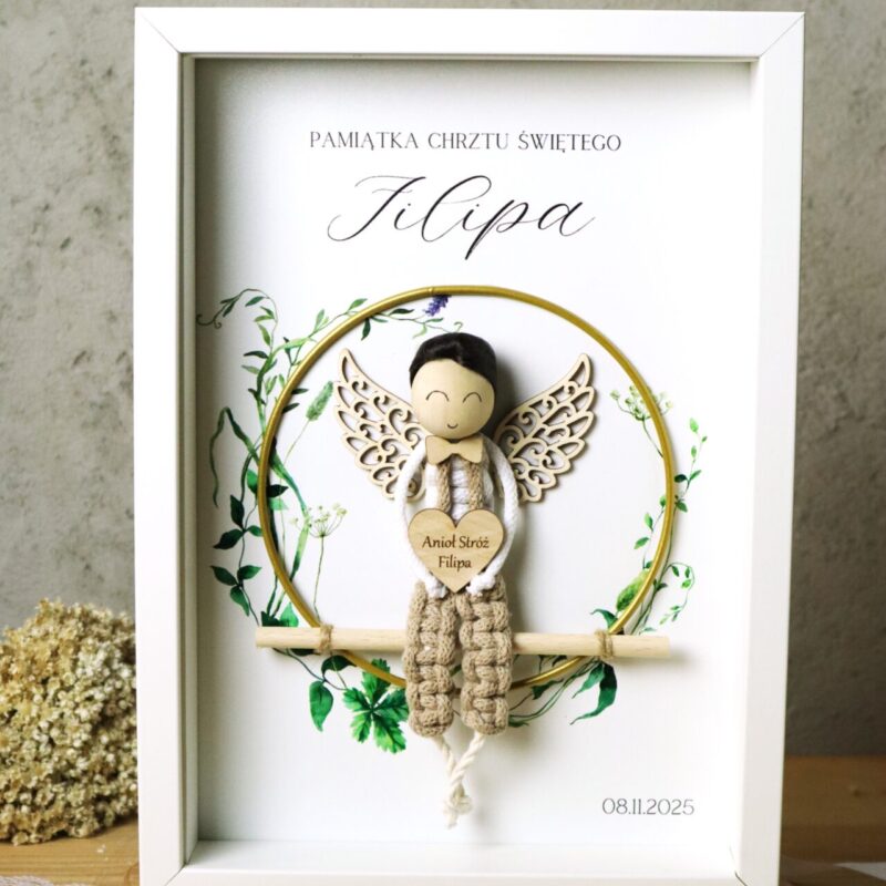 Anioł z makramy na obręczy w ramce z okazji Chrztu Świętego I Komunii Chłopiec