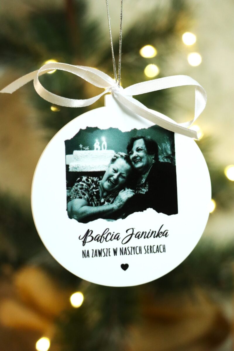 Pamiątkowa bombka z wizerunkiem zmarłej osoby