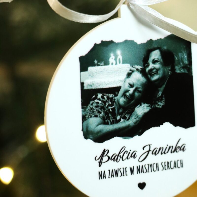 Pamiątkowa bombka z wizerunkiem zmarłej osoby