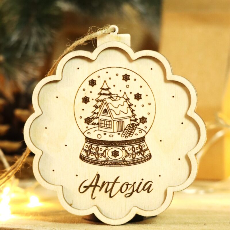 Bombka grawerowana z kulą śnieżną