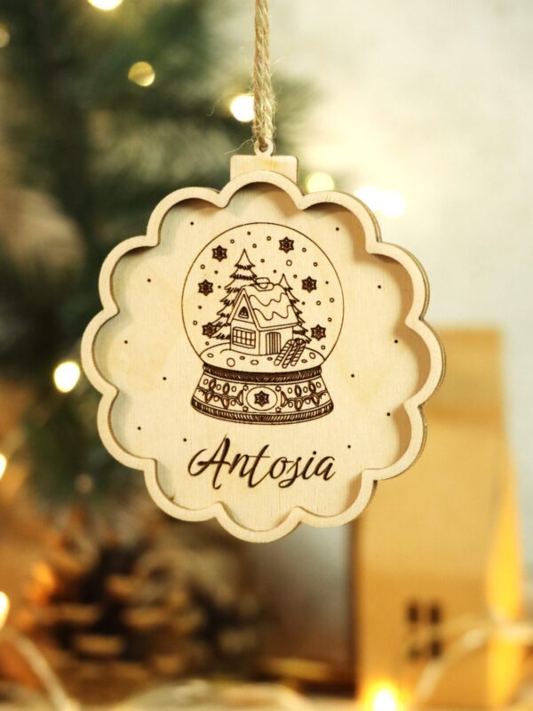 Bombka grawerowana z kulą śnieżną